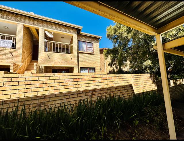 2 BEDROOM FLAT FOR SALE IN MAROELADAL